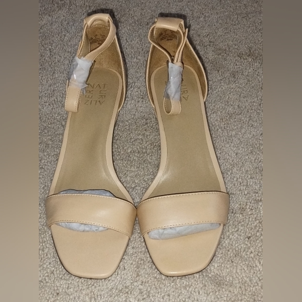 Naturalizer Zenia Soft Nude Leather Pump 10W. New With Box